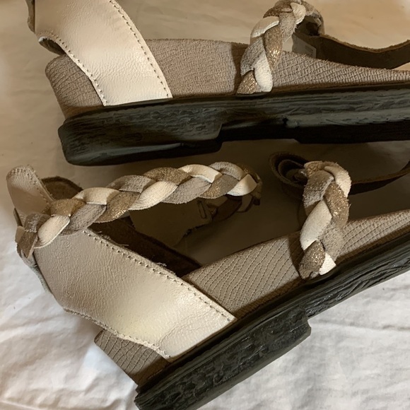OTBT Braided Thong Sandals, 6.5M - Picture 9 of 10